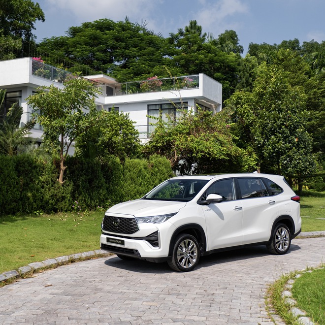 Chạy hơn 400 km, Toyota Innova Cross bản tiết kiệm xăng hiếm hoi lên sàn xe lướt, giá bao nhiêu?- Ảnh 3. Chạy hơn 400 km, Toyota Innova Cross bản tiết kiệm xăng hiếm hoi lên sàn xe lướt, giá bao nhiêu?- Ảnh 3.