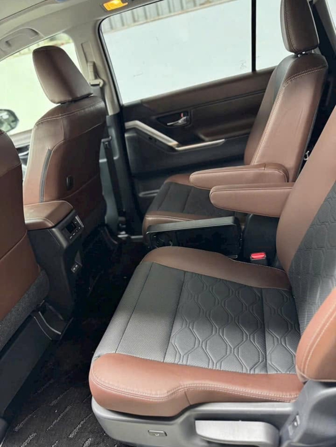 Chạy hơn 400 km, Toyota Innova Cross bản tiết kiệm xăng hiếm hoi lên sàn xe lướt, giá bao nhiêu?- Ảnh 7. Chạy hơn 400 km, Toyota Innova Cross bản tiết kiệm xăng hiếm hoi lên sàn xe lướt, giá bao nhiêu?- Ảnh 7.