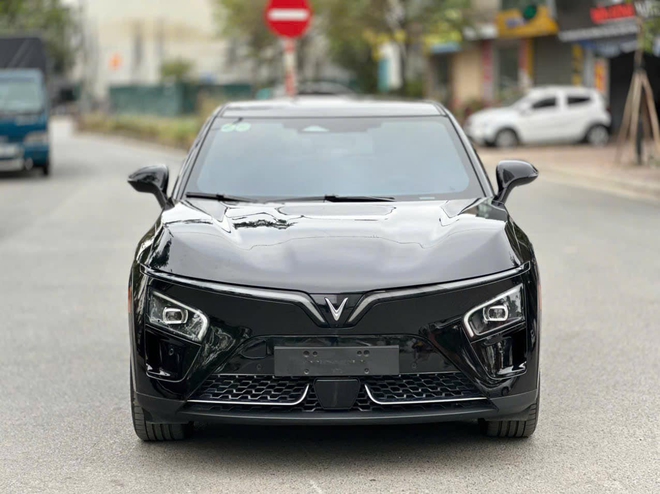 VinFast VF7 lướt xuất hiện, giá bán bất ngờ- Ảnh 2.