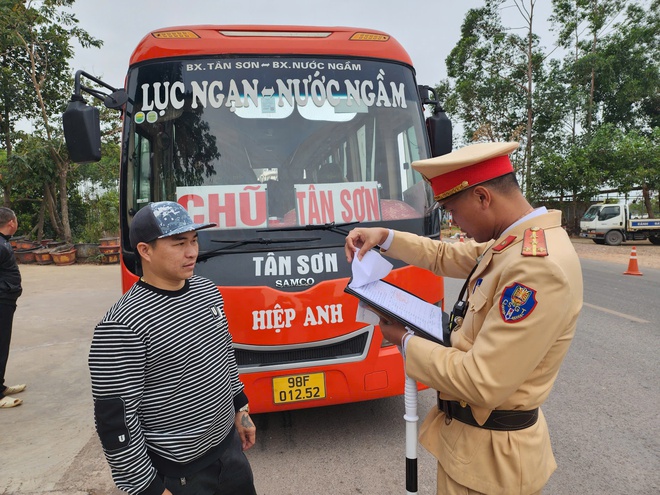 Bắc Giang: Kiểm soát hoạt động vận tải dịp cuối năm ngay từ mỏ, bến bãi- Ảnh 14.