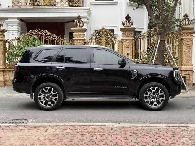 Giá xe Ford Everest lăn bánh tháng 1/2025: Giảm không phanh để xả kho- Ảnh 4.
