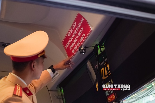 CSGT Hà Nội kiểm tra camera hành trình, phạt nghiêm tài xế vi phạm - Ảnh 10.