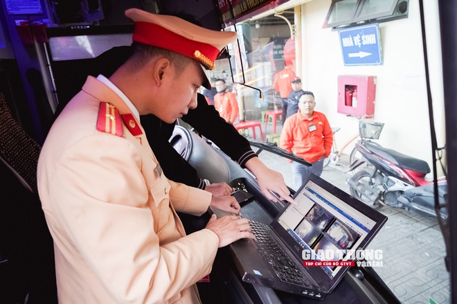 CSGT Hà Nội kiểm tra camera hành trình, phạt nghiêm tài xế vi phạm - Ảnh 15.