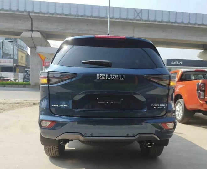 Isuzu Mu-X lại xả kho phá giá, người dùng nói lý do xe ế - Ảnh 4.