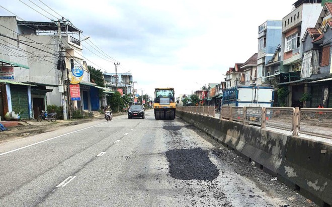 Khắc phục hư hỏng mặt đường, đảm bảo giao thông trên QL1, QL1D, QL19 qua 2 tỉnh Bình Định và Phú Yên- Ảnh 11.