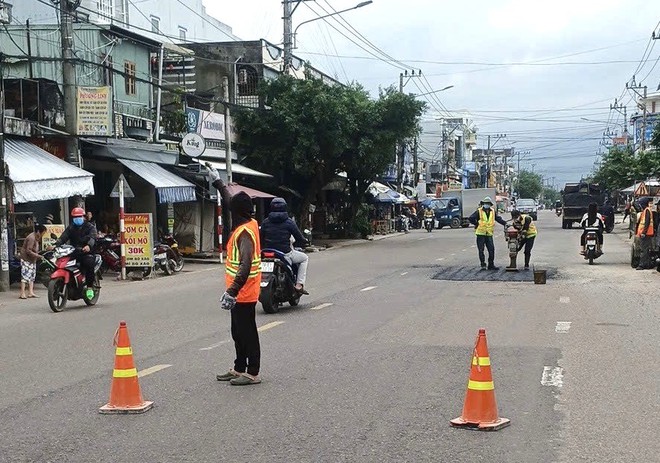 Khắc phục hư hỏng mặt đường, đảm bảo giao thông trên QL1, QL1D, QL19 qua 2 tỉnh Bình Định và Phú Yên- Ảnh 14.