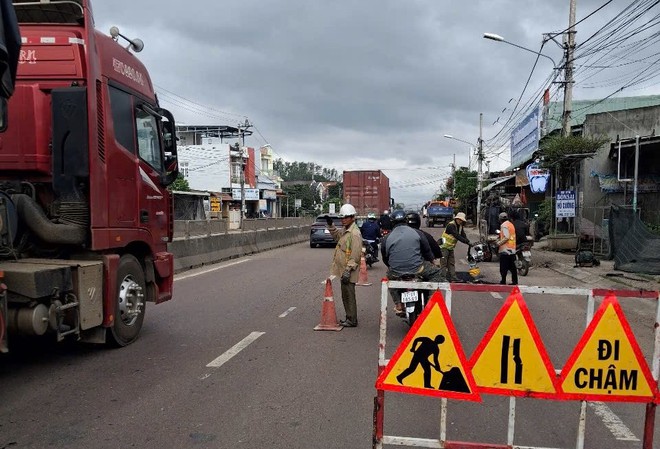 Khắc phục hư hỏng mặt đường, đảm bảo giao thông trên QL1, QL1D, QL19 qua 2 tỉnh Bình Định và Phú Yên- Ảnh 12.