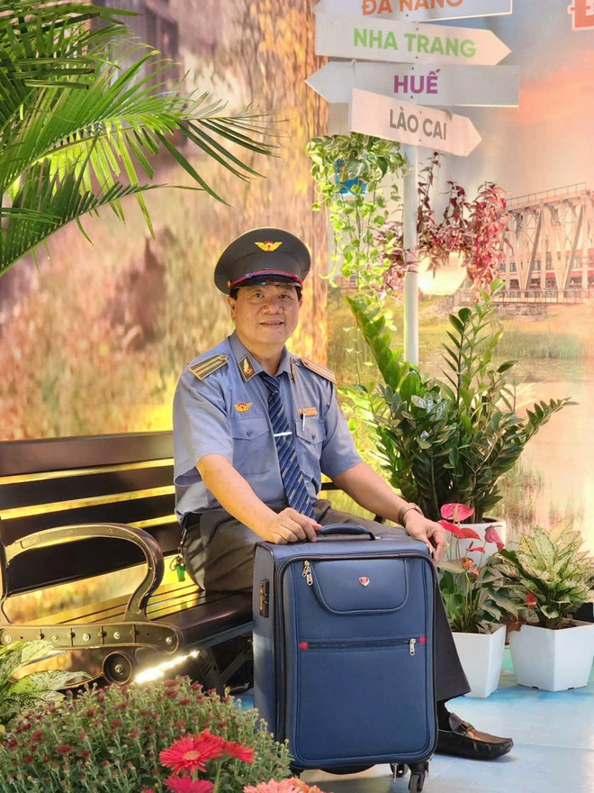 Tiếp viên Đường sắt gửi trả hành khách nước ngoài nhiều ngoại tệ bỏ quên trên tàu- Ảnh 1. Tiếp viên Đường sắt gửi trả hành khách nước ngoài nhiều ngoại tệ bỏ quên trên tàu- Ảnh 1.