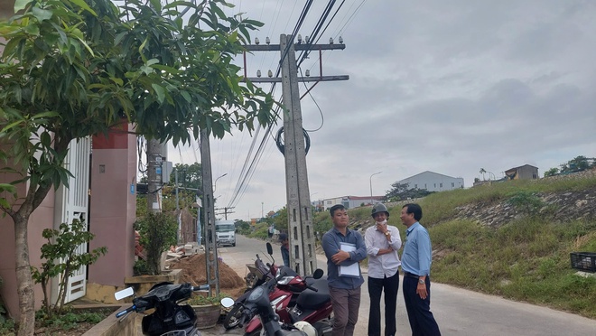 Thừa Thiên Huế: Cần bảo vệ an toàn dãy cột thông tin đường sắt Bắc – Nam vô tình “mọc” trên đường giao thông- Ảnh 6.