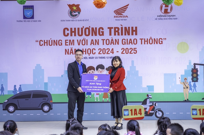 Thanh niên Bộ GTVT đẩy mạnh tuyên truyền ATGT cho học sinh tiểu học- Ảnh 3. Thanh niên Bộ GTVT đẩy mạnh tuyên truyền ATGT cho học sinh tiểu học- Ảnh 3.