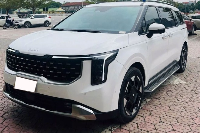 KIA Carnival 2024 lướt đầu tiên xuất hiện, mức giá khiến người dùng tò mò- Ảnh 2.