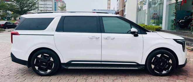 KIA Carnival 2024 lướt đầu tiên xuất hiện, mức giá khiến người dùng tò mò- Ảnh 3.