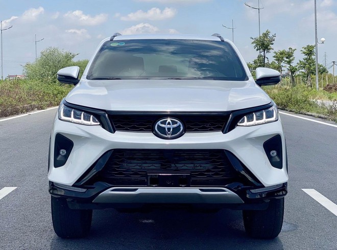 Toyota Fortuner Legender lần đầu có máy xăng ở Việt Nam, 2 phiên bản giá từ 1,29 tỷ đồng- Ảnh 2.