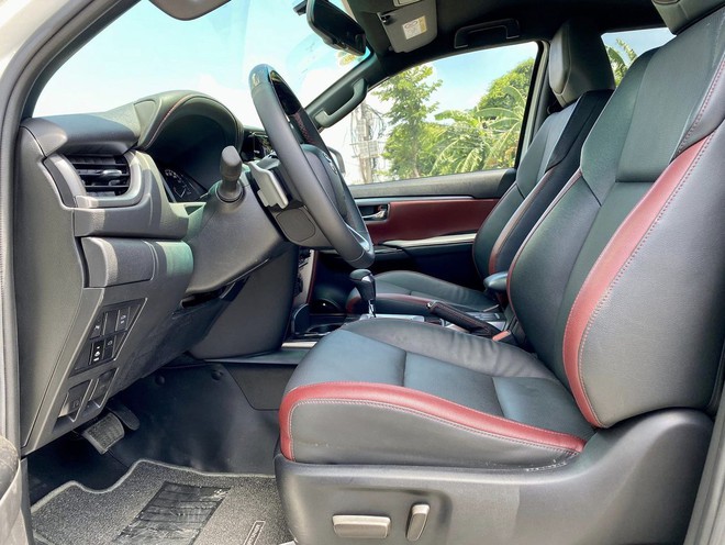 Toyota Fortuner Legender lần đầu có máy xăng ở Việt Nam, 2 phiên bản giá từ 1,29 tỷ đồng- Ảnh 6.