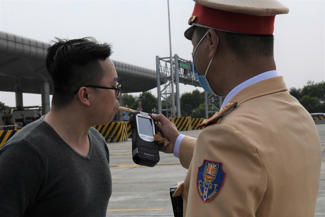 Người trong ngành, công chức, viên chức vi phạm nồng độ cồn CSGT gửi thông báo về nơi công tác - Ảnh 1.