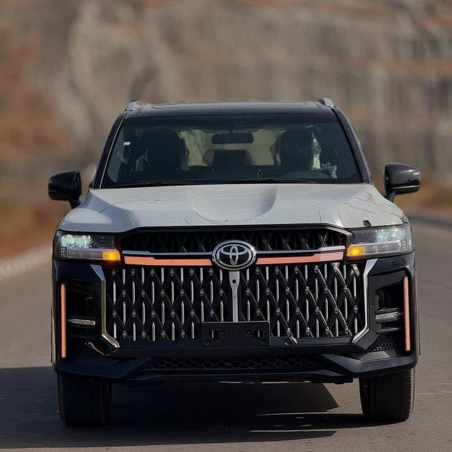 Toyota Land Cruiser GXR Trung Đông với diện mạo mới, sẽ sớm về Việt Nam- Ảnh 1. Toyota Land Cruiser GXR Trung Đông với diện mạo mới, sẽ sớm về Việt Nam- Ảnh 1.