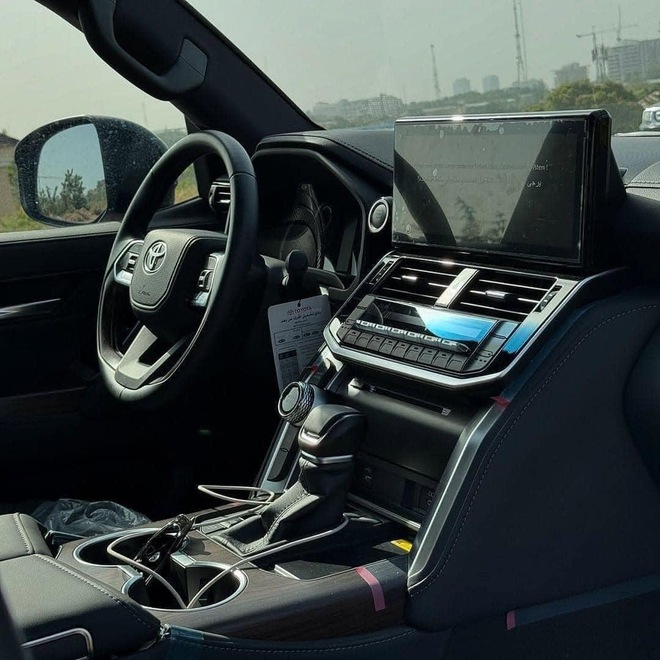 Toyota Land Cruiser GXR Trung Đông với diện mạo mới, sẽ sớm về Việt Nam- Ảnh 5. Toyota Land Cruiser GXR Trung Đông với diện mạo mới, sẽ sớm về Việt Nam- Ảnh 5.