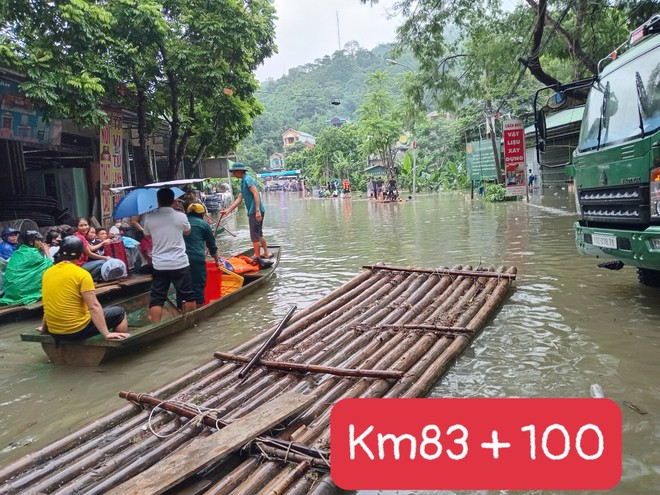 Mưa lớn nhiều tuyến giao thông bị ngập sâu- Ảnh 3.