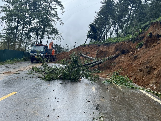 Mưa lớn nhiều tuyến giao thông bị ngập sâu- Ảnh 7.