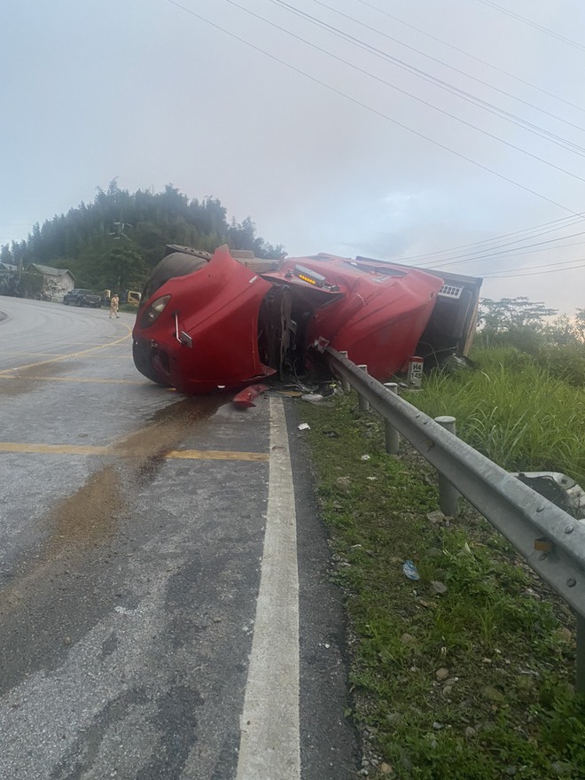 Lộ nguyên nhân vụ tai nạn xe đầu kéo trên QL6 qua tỉnh Hòa Bình- Ảnh 3.