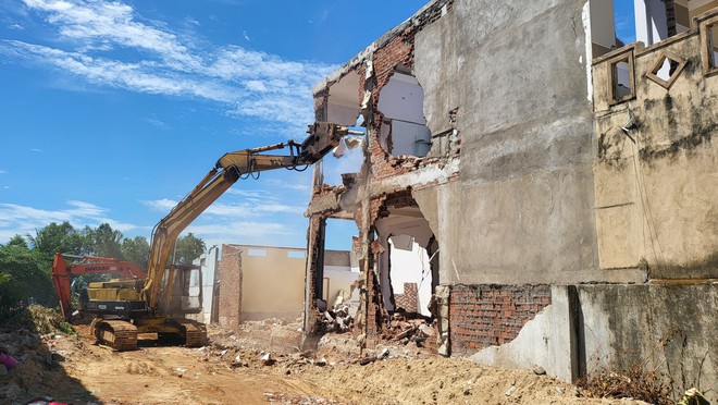 Người dân tự nguyện bàn giao mặt bằng thi công cao tốc Quảng Ngãi - Hoài Nhơn- Ảnh 2. Người dân tự nguyện bàn giao mặt bằng thi công cao tốc Quảng Ngãi - Hoài Nhơn- Ảnh 2.