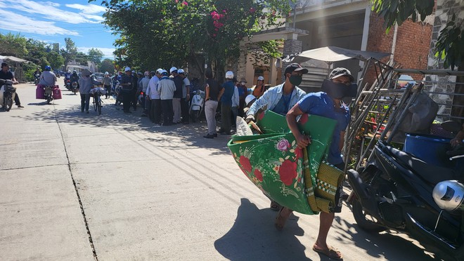 Người dân tự nguyện bàn giao mặt bằng thi công cao tốc Quảng Ngãi - Hoài Nhơn- Ảnh 18. Người dân tự nguyện bàn giao mặt bằng thi công cao tốc Quảng Ngãi - Hoài Nhơn- Ảnh 18.