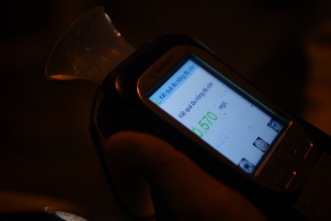 Kiểm tra xuyên đêm, CSGT Hà Nội phát hiện nhiều tài xế 