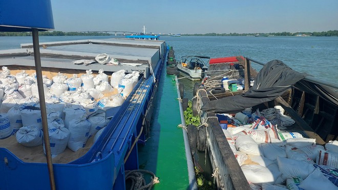 Mật phục bắt quả tang nhóm đối tượng trộm cắp tài sản trên sông lúc nửa đêm- Ảnh 4.