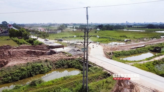 Công trường Vành đai 4 Hà Nội chằng chịt dây điện cản tiến độ thi công- Ảnh 27. Công trường Vành đai 4 Hà Nội chằng chịt dây điện cản tiến độ thi công- Ảnh 27.