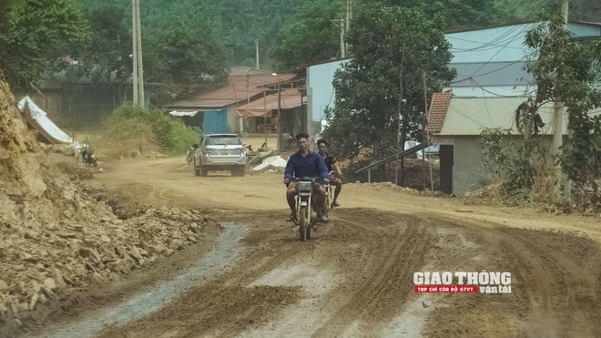 Tăng tốc thi công đường nối Nghĩa Lộ với cao tốc Nội Bài -Lào Cai những ngày nắng như đổ lửa- Ảnh 13. Tăng tốc thi công đường nối Nghĩa Lộ với cao tốc Nội Bài -Lào Cai những ngày nắng như đổ lửa- Ảnh 13.