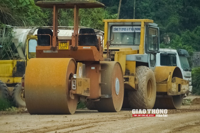 Tăng tốc thi công đường nối Nghĩa Lộ với cao tốc Nội Bài -Lào Cai những ngày nắng như đổ lửa- Ảnh 14. Tăng tốc thi công đường nối Nghĩa Lộ với cao tốc Nội Bài -Lào Cai những ngày nắng như đổ lửa- Ảnh 14.