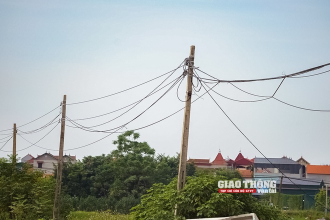 Công trường Vành đai 4 Hà Nội chằng chịt dây điện cản tiến độ thi công- Ảnh 33. Công trường Vành đai 4 Hà Nội chằng chịt dây điện cản tiến độ thi công- Ảnh 33.