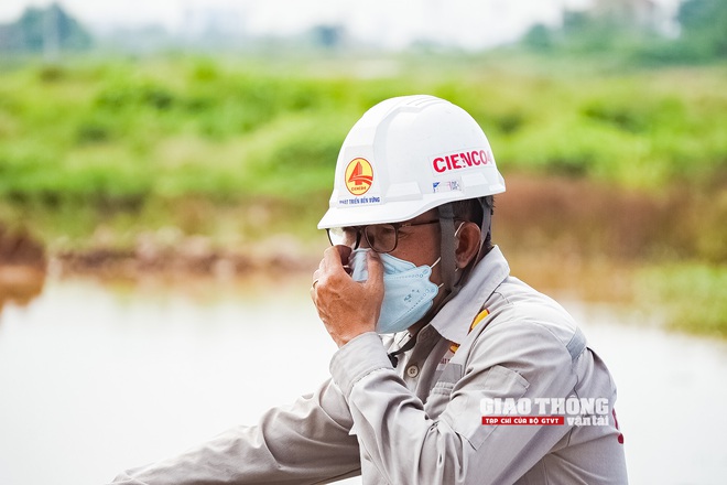 Công trường Vành đai 4 Hà Nội chằng chịt dây điện cản tiến độ thi công- Ảnh 9. Công trường Vành đai 4 Hà Nội chằng chịt dây điện cản tiến độ thi công- Ảnh 9.