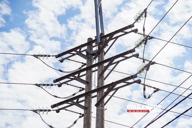 Công trường Vành đai 4 Hà Nội chằng chịt dây điện cản tiến độ thi công- Ảnh 22. Công trường Vành đai 4 Hà Nội chằng chịt dây điện cản tiến độ thi công- Ảnh 22.