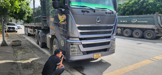 Yên Bái: CSGT hóa trang ghi hình xe đầu kéo chạy quá tốc độ khu đông dân cư- Ảnh 5.