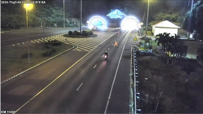 Mô tô, xe máy chạy bất chấp qua hầm Hải Vân, gây mất ATGT, hiểm họa TNGT- Ảnh 3.