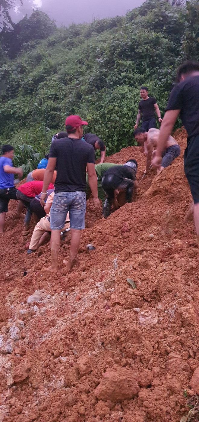Cận cảnh hiện trường cứu hộ vụ sạt lở đất ở Hà Giang khiến 10 người tử vong- Ảnh 3.