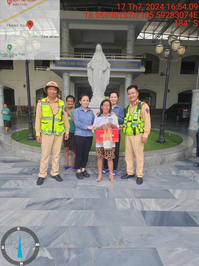 Phát hiện người phụ nữ tâm thần đi lạc trên cao tốc- Ảnh 3.