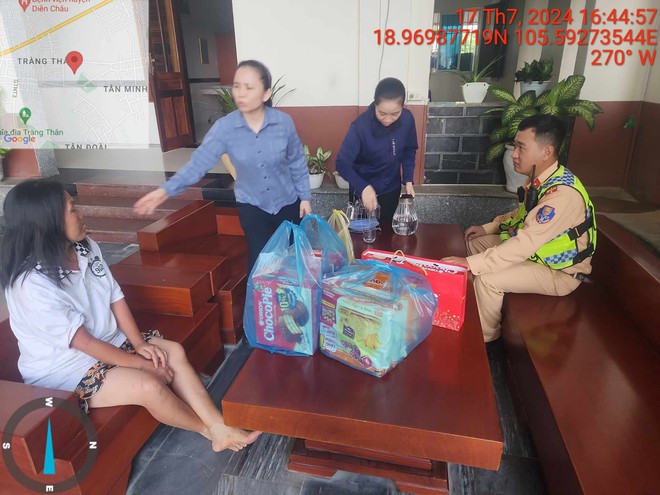 Phát hiện người phụ nữ tâm thần đi lạc trên cao tốc- Ảnh 1.