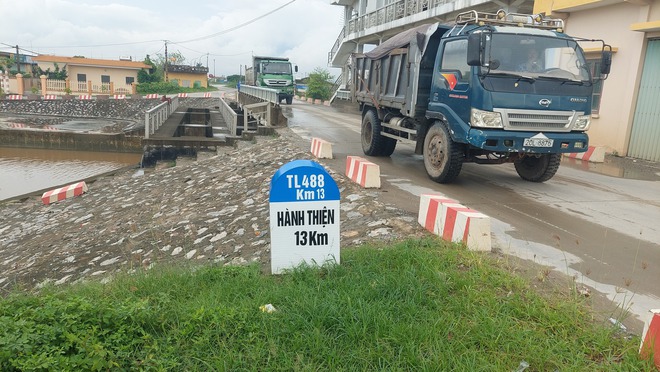 Nhiều cảng, bến thủy 