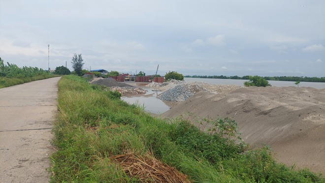 Nhiều cảng, bến thủy 