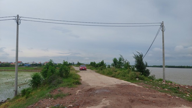 Nhiều cảng, bến thủy 