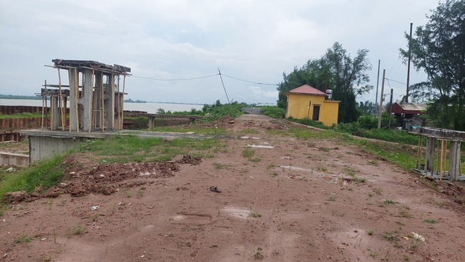 Nhiều cảng, bến thủy 