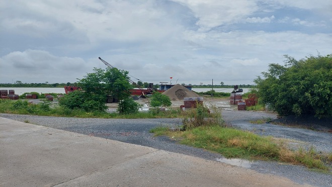 Nhiều cảng, bến thủy 