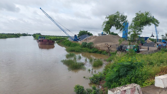 Nhiều cảng, bến thủy 