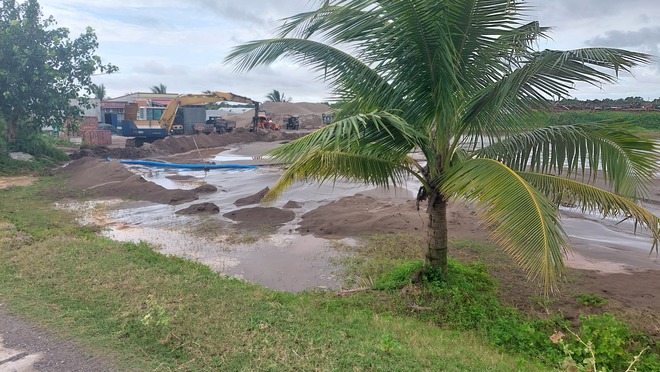 Nhiều cảng, bến thủy 