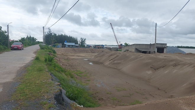 Nhiều cảng, bến thủy 