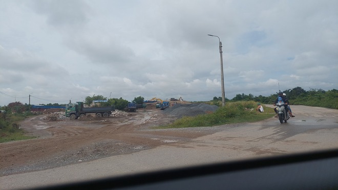 Nhiều cảng, bến thủy 