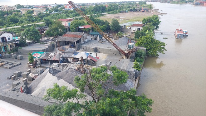 Nhiều cảng, bến thủy 