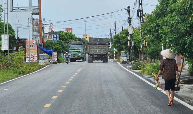 Thái Bình: Xe chở vật liệu có dấu hiệu quá tải phục vụ dự án Cụm công nghiệp Nam Hà- Ảnh 4.